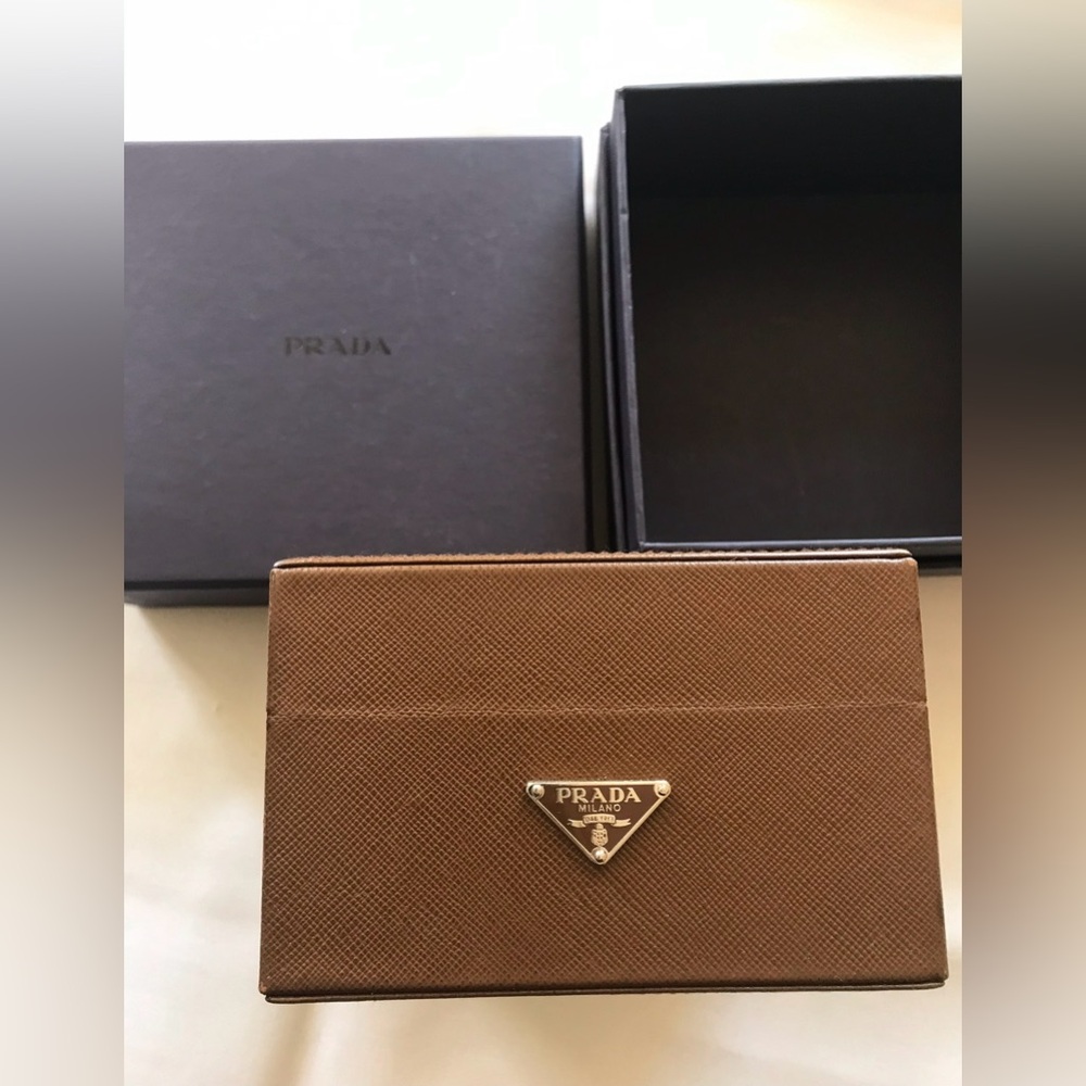 Collectors.Original PRADA brown watch box with metal "PRADA"emblem 4.5”/5”&cards - Picture 8 of 12